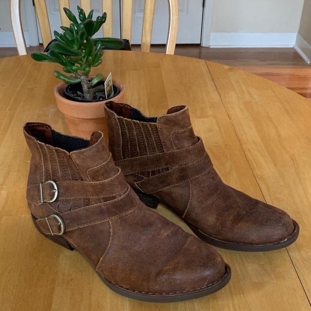 *NEW* Born - Genuine Brow Leather Ankle Bootie 9M